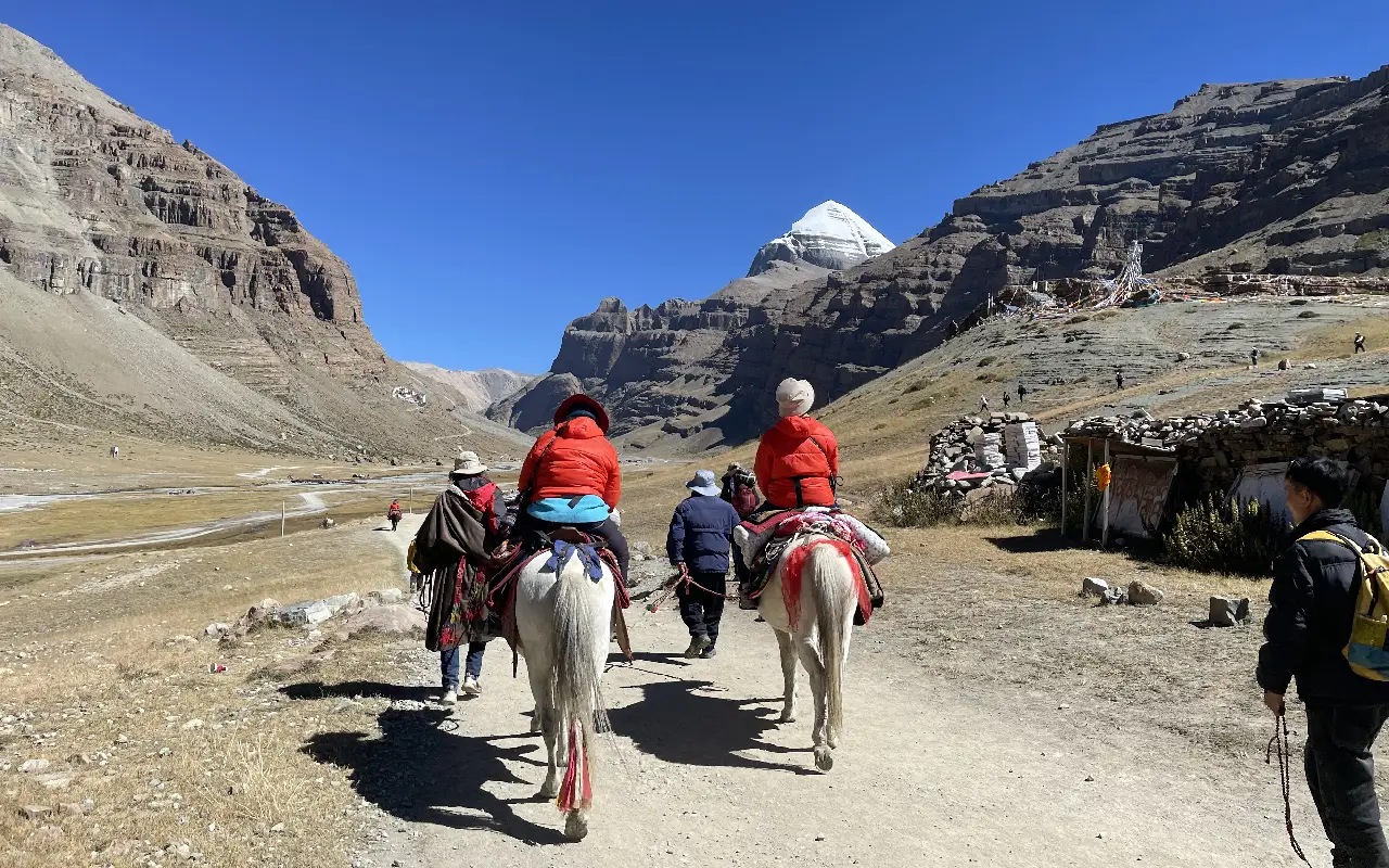 Leaf Holidays Treks & Expedition guests during Kailash Kora