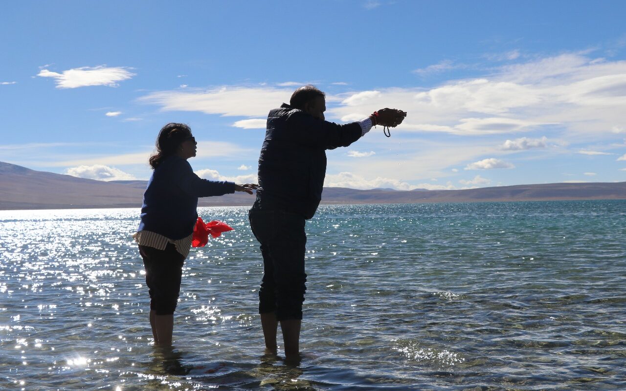 Our guest performing ritual at Mansarovar Lake